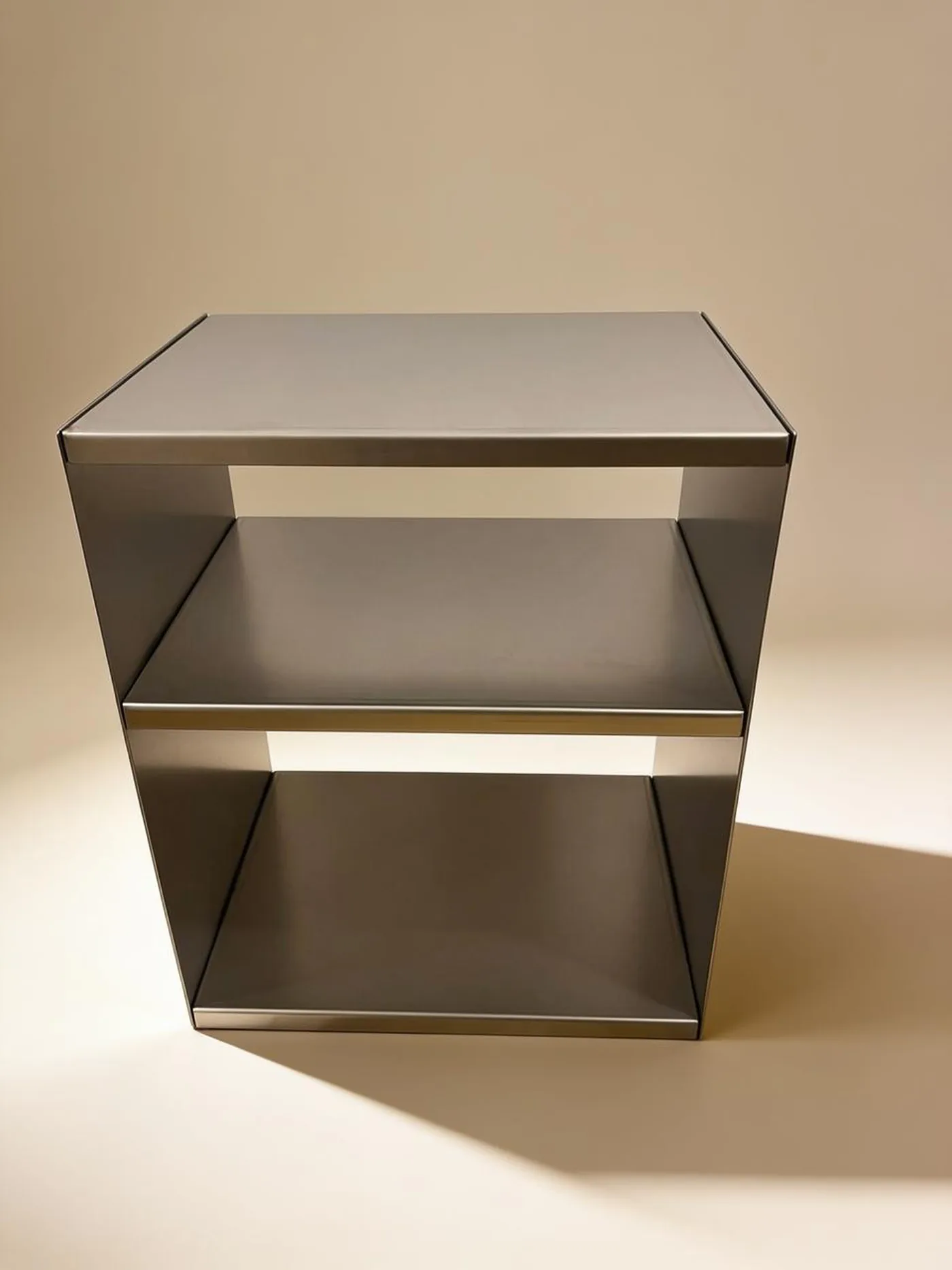 Rivet Box Table — שידת צד מנירוסטה