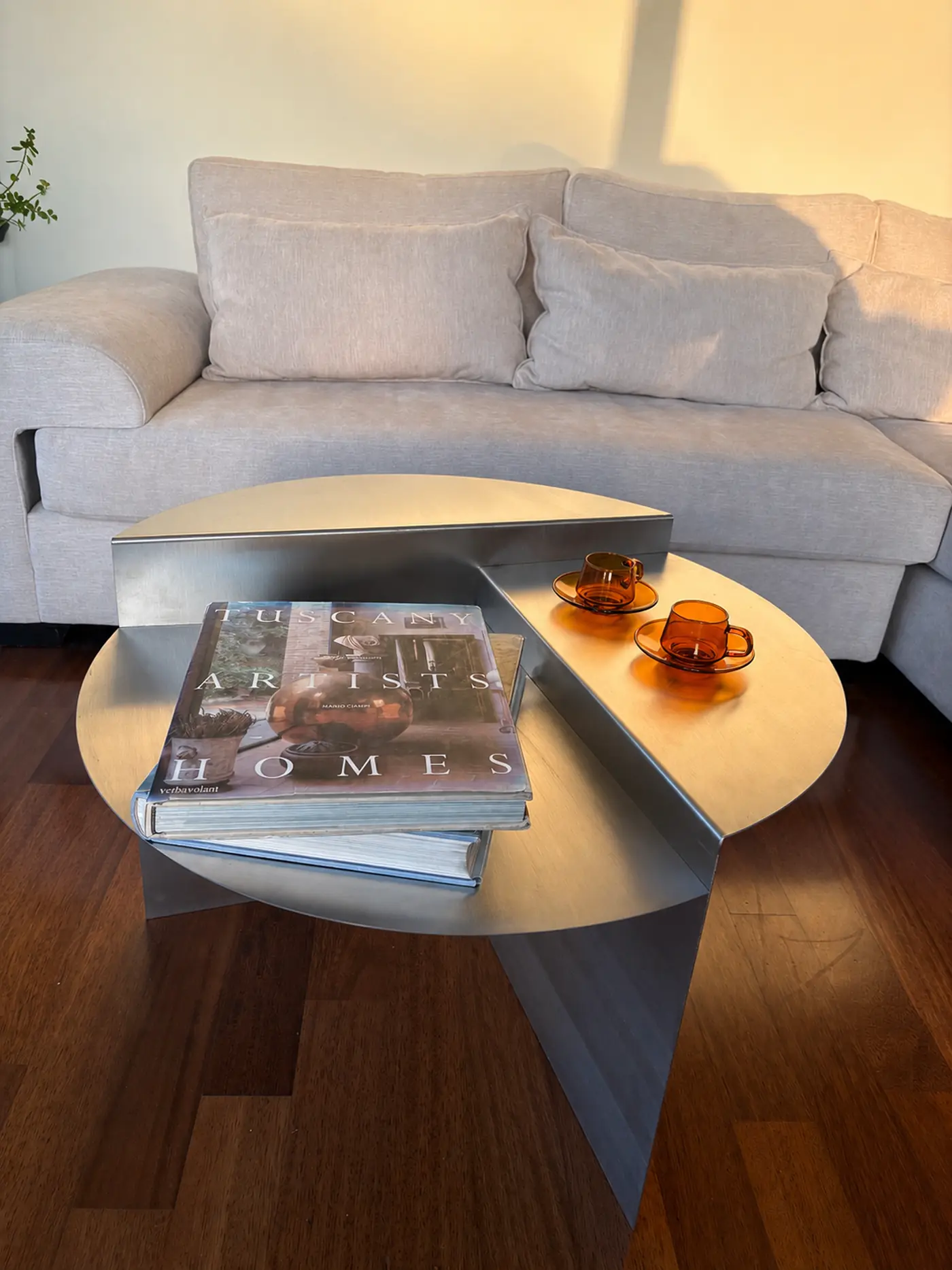 Three Level L — תמונה נוספת